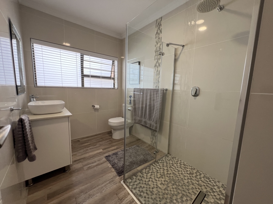 4 Bedroom Property for Sale in Wavecrest Eastern Cape